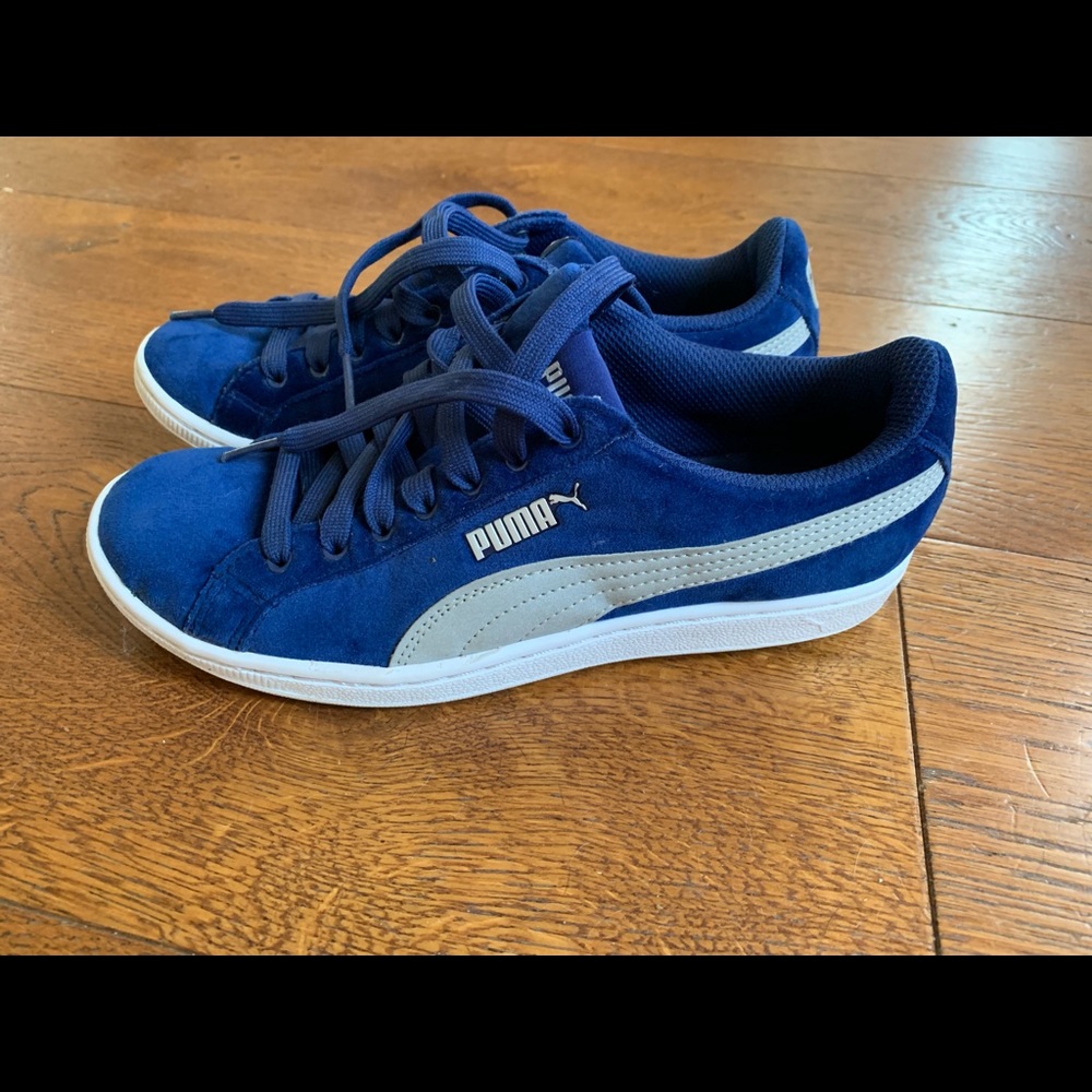 Puma women’s velvet fashion sneakers